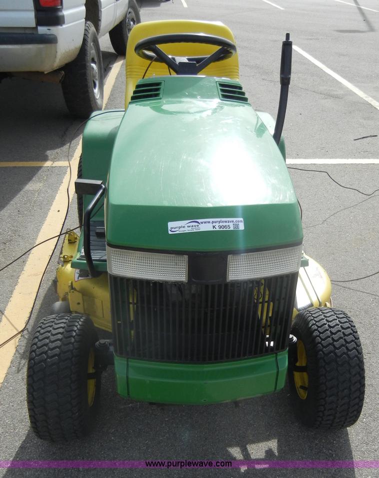 image for item K9065 1993 John Deere LX176 lawn mower