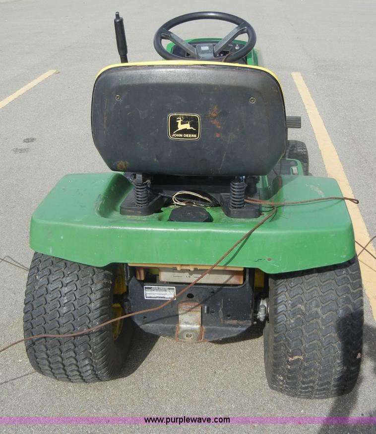 image for item K9065 1993 John Deere LX176 lawn mower