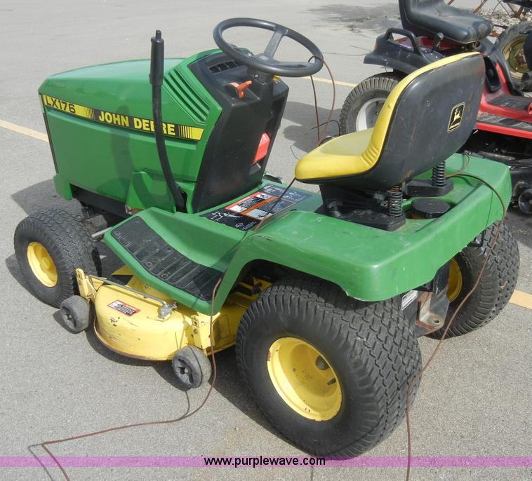 image for item K9065 1993 John Deere LX176 lawn mower