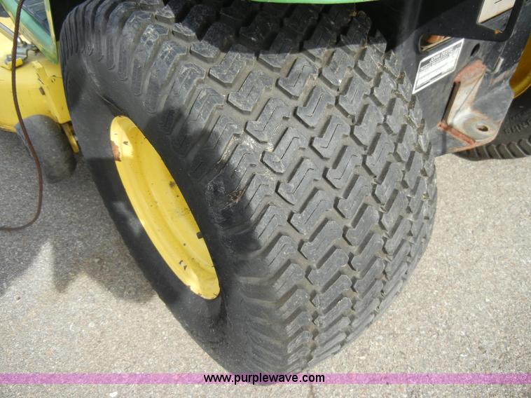 image for item K9065 1993 John Deere LX176 lawn mower