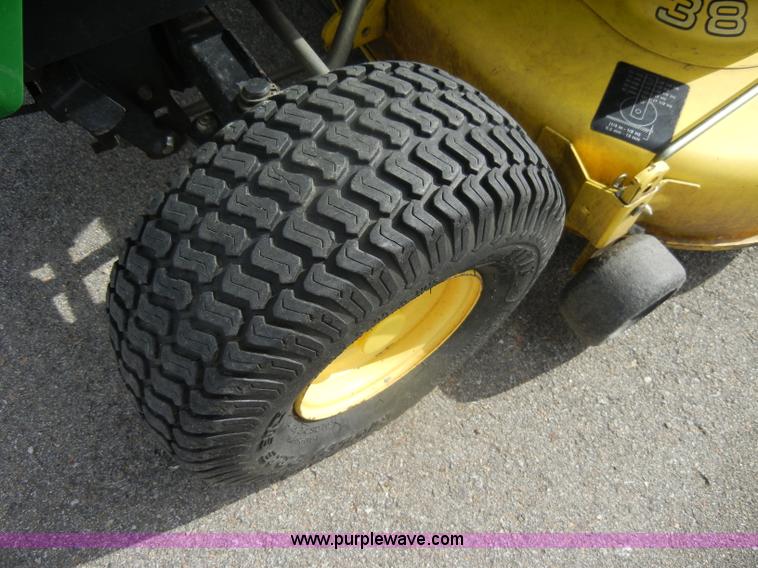 image for item K9065 1993 John Deere LX176 lawn mower