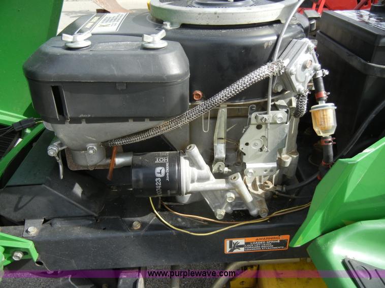 image for item K9065 1993 John Deere LX176 lawn mower
