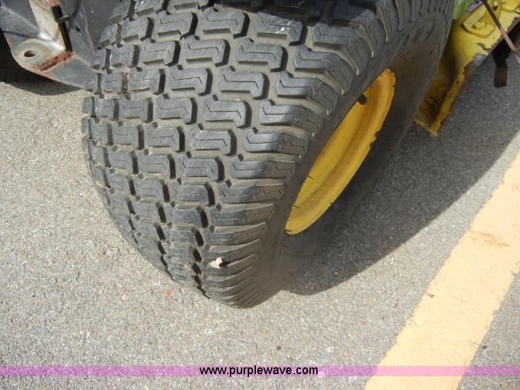 image for item K9065 1993 John Deere LX176 lawn mower