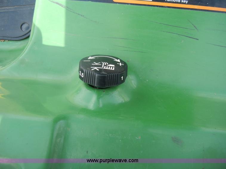 image for item K9065 1993 John Deere LX176 lawn mower