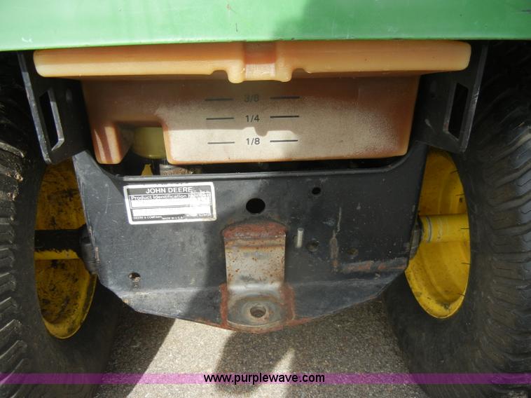 image for item K9065 1993 John Deere LX176 lawn mower