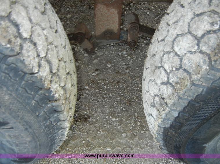 image for item K9068 2005 Continental Cargo Express 14' enclosed trailer