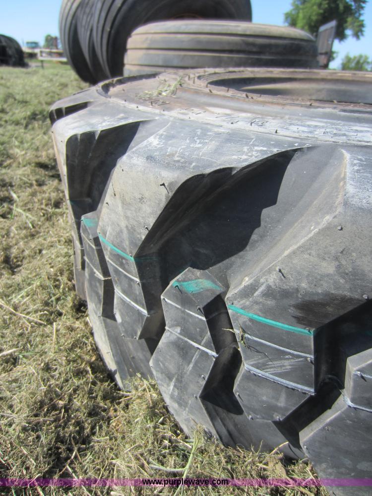 image for item V9044 14-17.5NHS tire