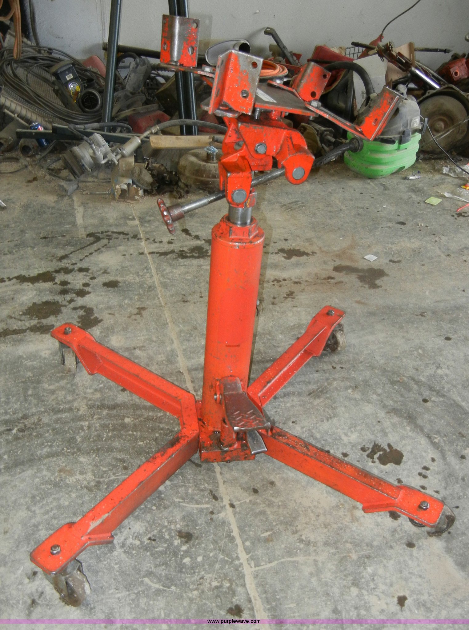 Norco 1/2 ton hydraulic telescopic transmission jack in Greeley, KS