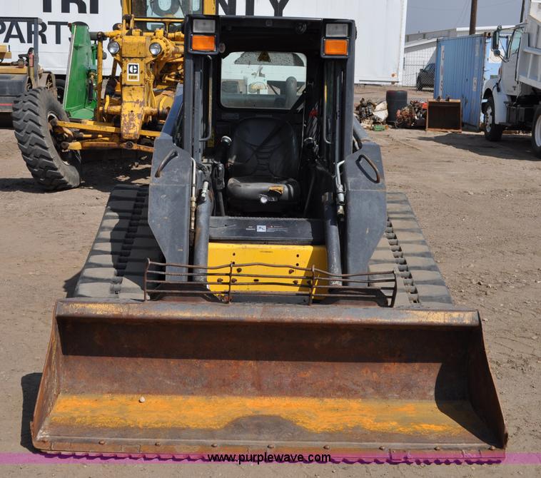 image for item A5875 2007 New Holland C185 skid steer