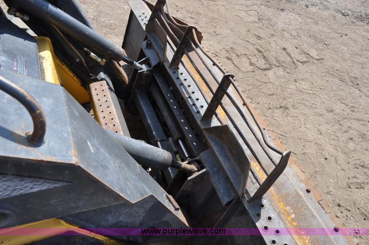 image for item A5875 2007 New Holland C185 skid steer