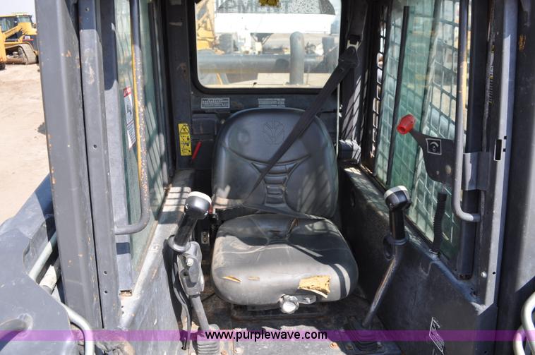 image for item A5875 2007 New Holland C185 skid steer