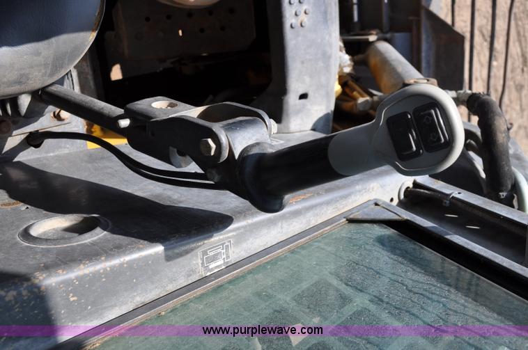 image for item A5875 2007 New Holland C185 skid steer