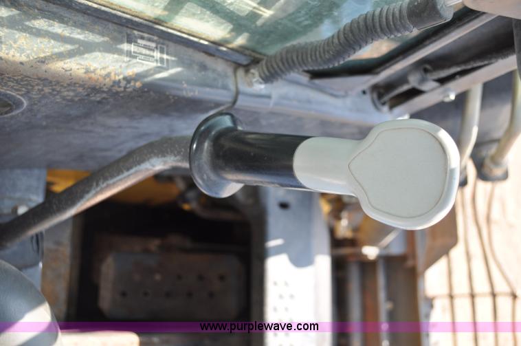 image for item A5875 2007 New Holland C185 skid steer