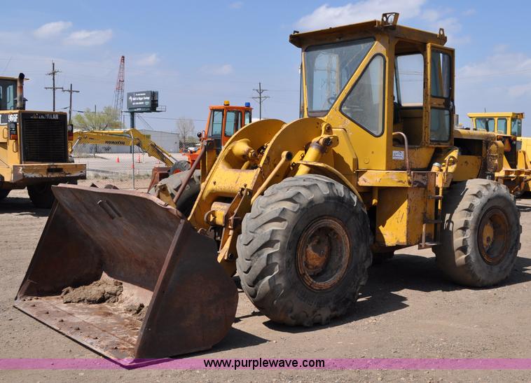 image for item A5876 1971 Caterpillar 950 wheel loader