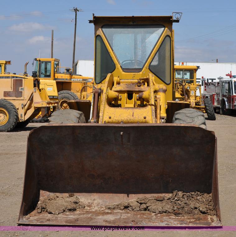 image for item A5876 1971 Caterpillar 950 wheel loader