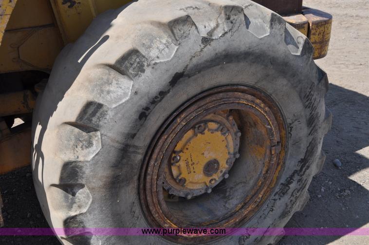 image for item A5876 1971 Caterpillar 950 wheel loader