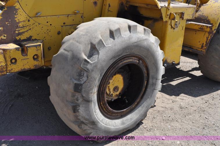 image for item A5876 1971 Caterpillar 950 wheel loader