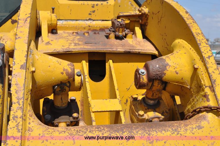 image for item A5876 1971 Caterpillar 950 wheel loader