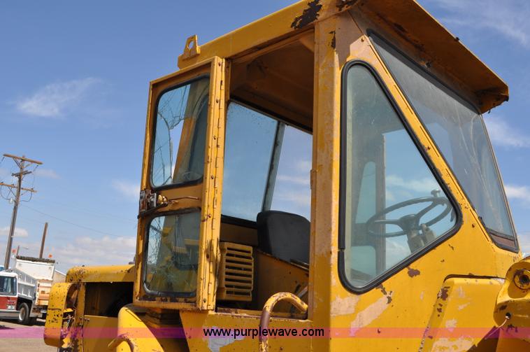 image for item A5876 1971 Caterpillar 950 wheel loader