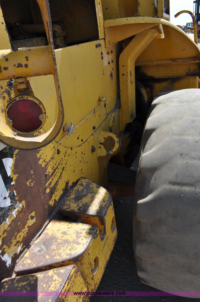 image for item A5876 1971 Caterpillar 950 wheel loader