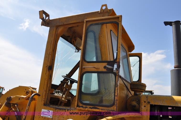 image for item A5876 1971 Caterpillar 950 wheel loader