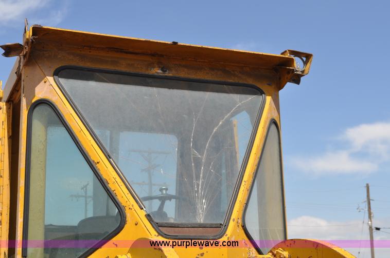 image for item A5876 1971 Caterpillar 950 wheel loader