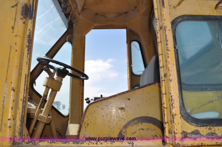 image for item A5876 1971 Caterpillar 950 wheel loader