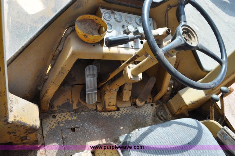 image for item A5876 1971 Caterpillar 950 wheel loader