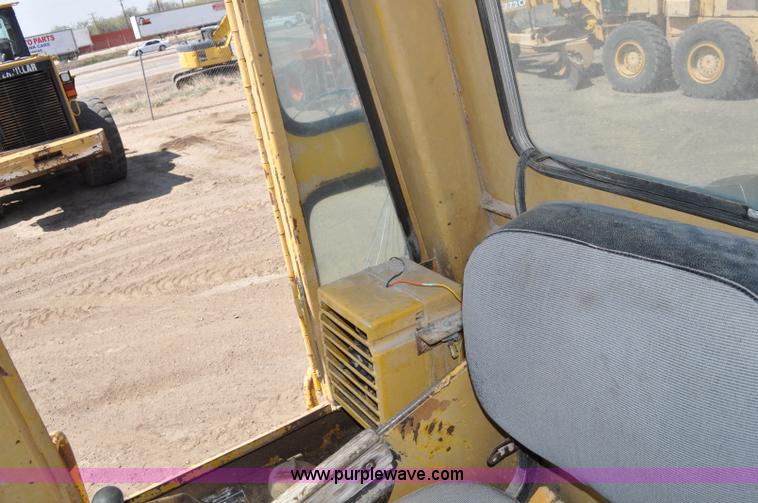 image for item A5876 1971 Caterpillar 950 wheel loader