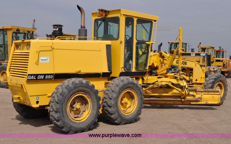 image for item A5877 2002 Galion 850C motor grader