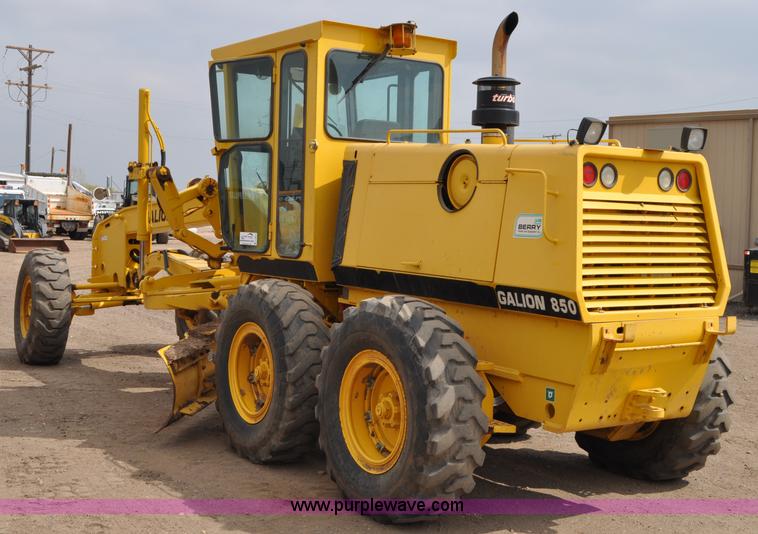 image for item A5877 2002 Galion 850C motor grader