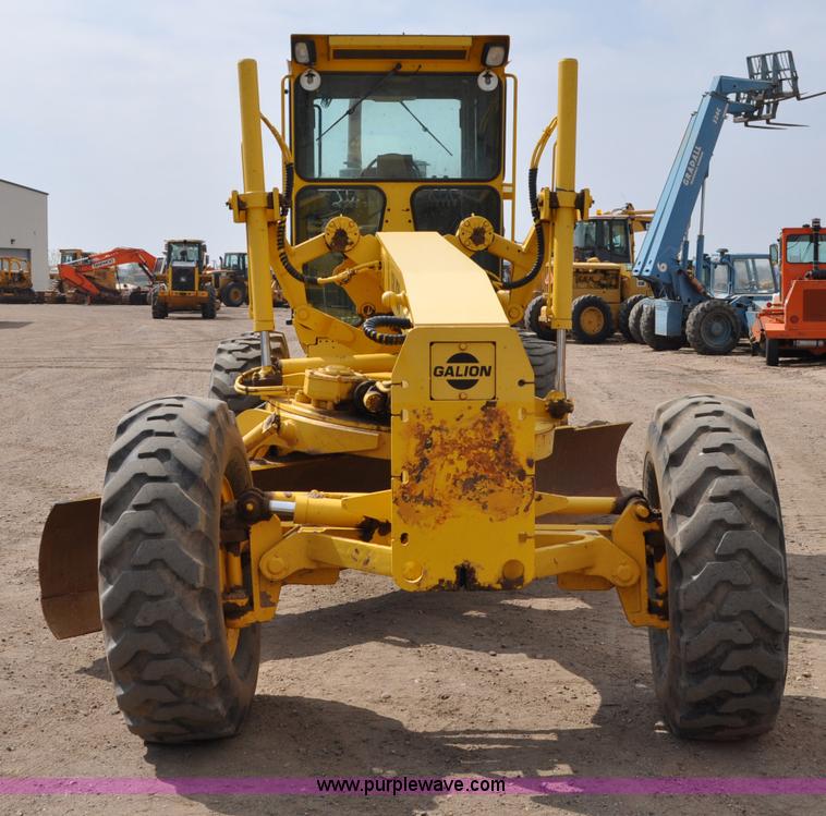 image for item A5877 2002 Galion 850C motor grader