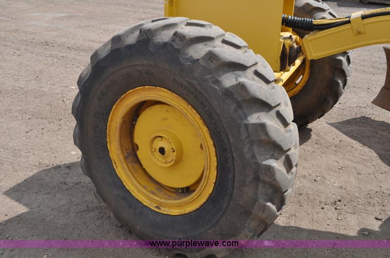 image for item A5877 2002 Galion 850C motor grader