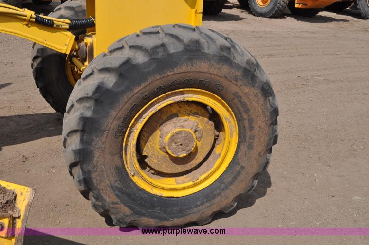 image for item A5877 2002 Galion 850C motor grader