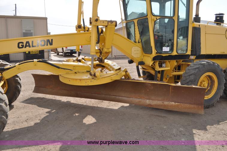 image for item A5877 2002 Galion 850C motor grader