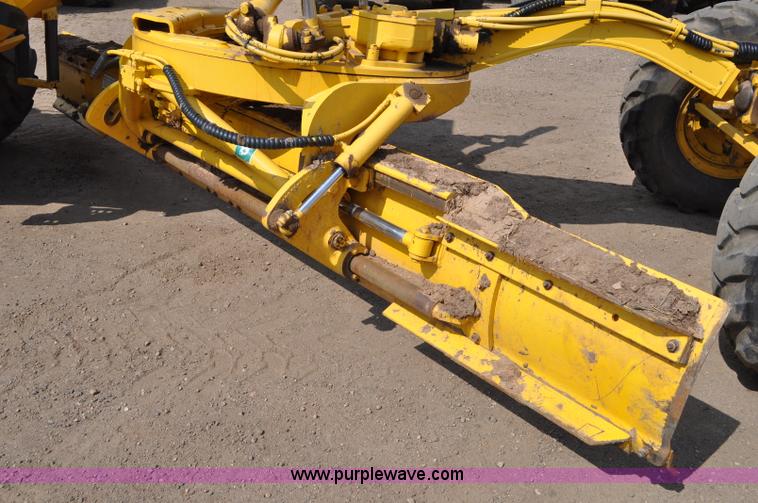 image for item A5877 2002 Galion 850C motor grader