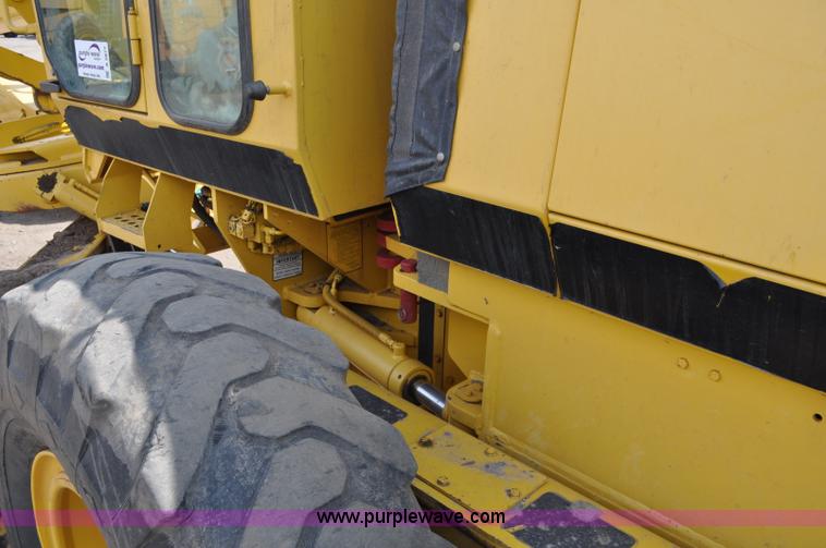 image for item A5877 2002 Galion 850C motor grader