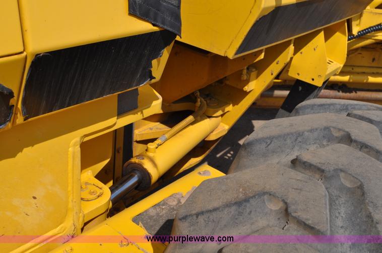 image for item A5877 2002 Galion 850C motor grader