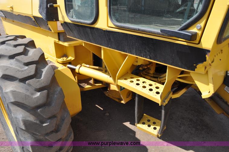 image for item A5877 2002 Galion 850C motor grader