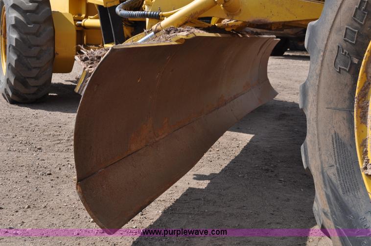 image for item A5877 2002 Galion 850C motor grader