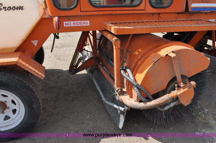 image for item A5881 2007 Broce RCT350 broom