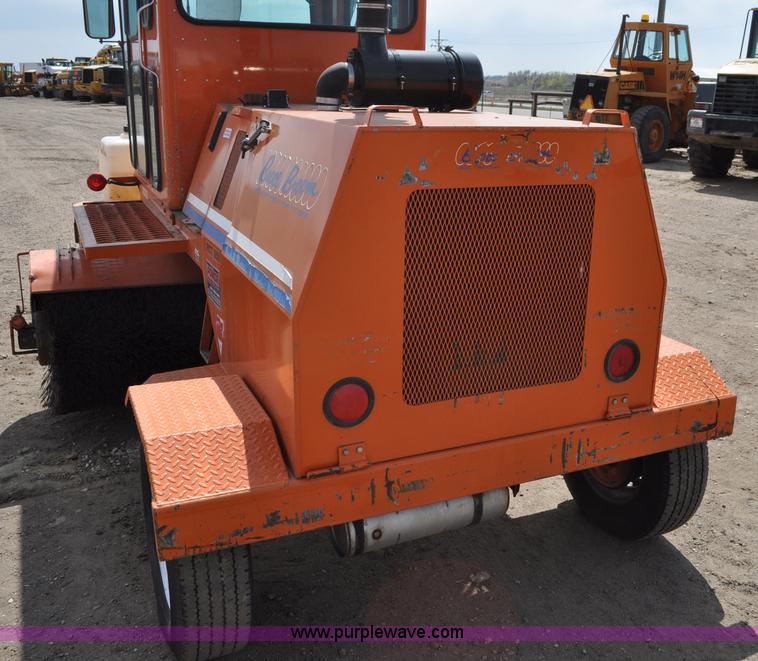 image for item A5881 2007 Broce RCT350 broom