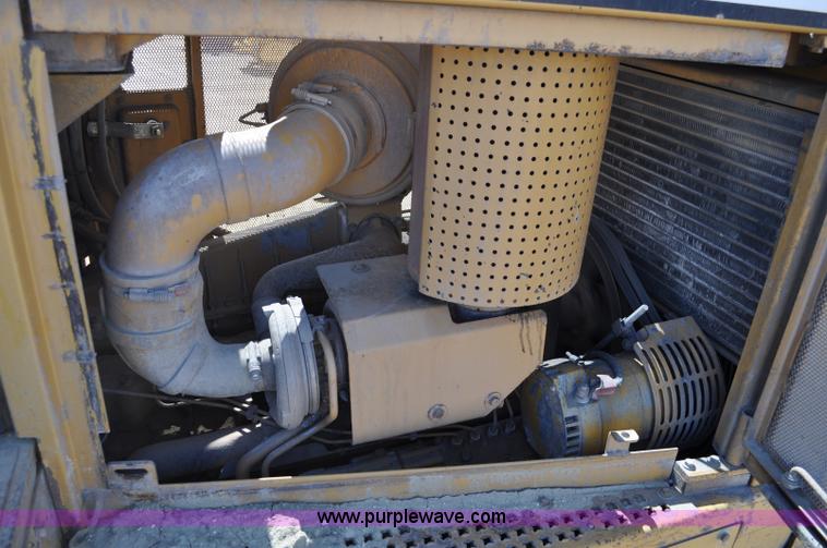image for item A5885 1999 Caterpillar D7R XR dozer