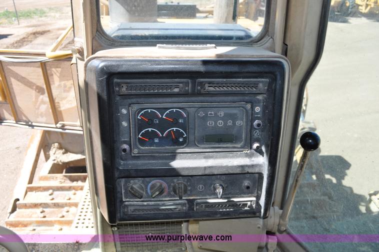 image for item A5885 1999 Caterpillar D7R XR dozer