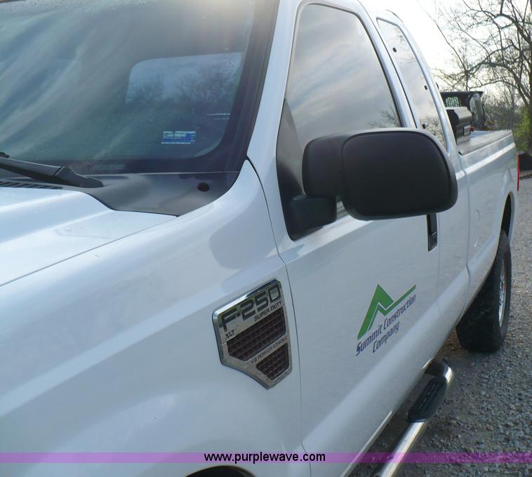 image for item B6325 2008 Ford F250 XLT Super Duty SuperCab pickup truck