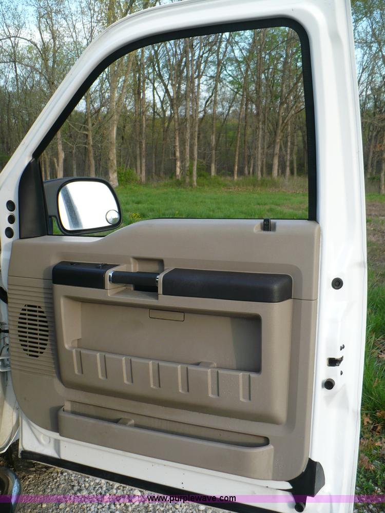 image for item B6325 2008 Ford F250 XLT Super Duty SuperCab pickup truck