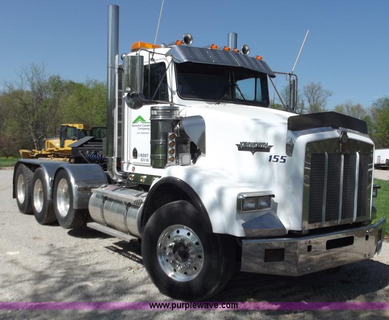 image for item B6326 1999 Kenworth T800 triple axle semi truck