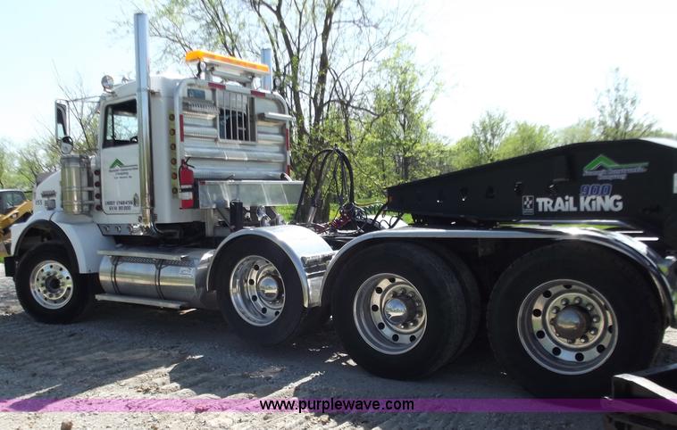 image for item B6326 1999 Kenworth T800 triple axle semi truck