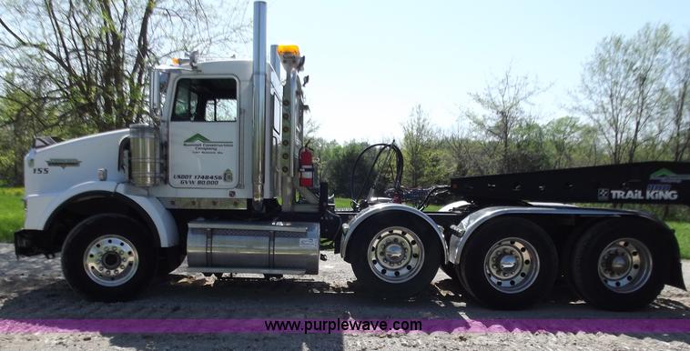 image for item B6326 1999 Kenworth T800 triple axle semi truck