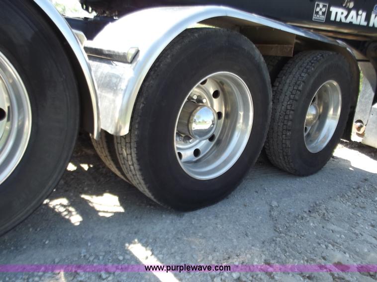 image for item B6326 1999 Kenworth T800 triple axle semi truck